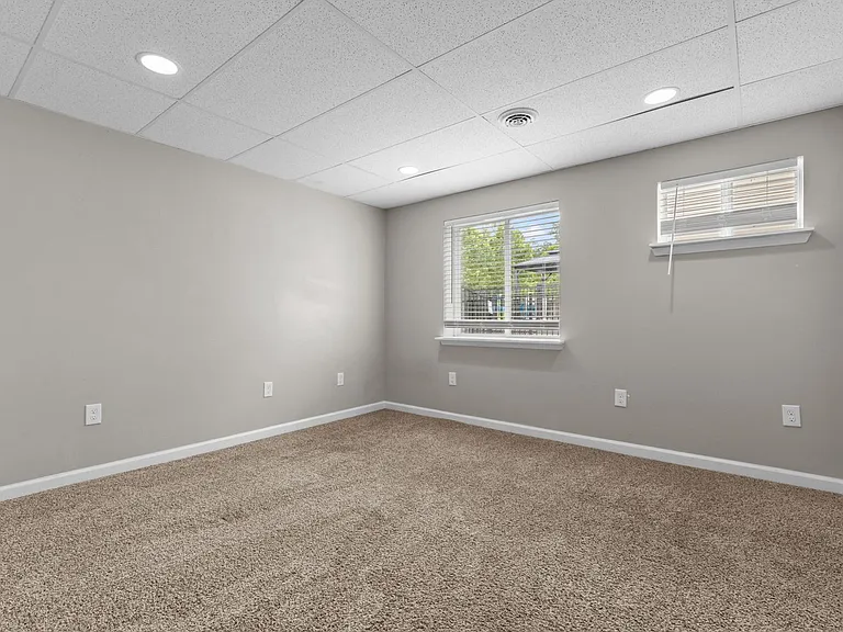 6593 Buckingham Palace Dr — Photo 43