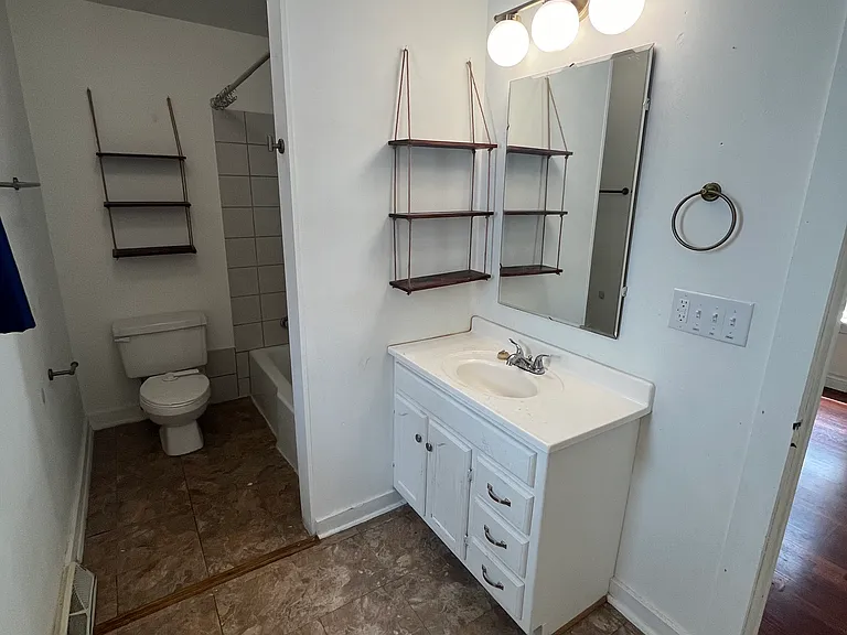 1331 Franklin St — Photo 8