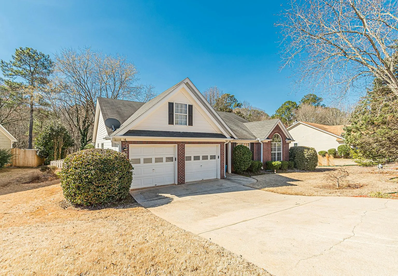 5755 Lakeview Circle — Photo 4