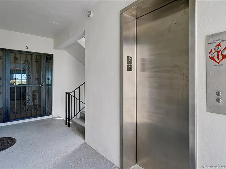 1289 NE Ocean Blvd #2 — Photo 7