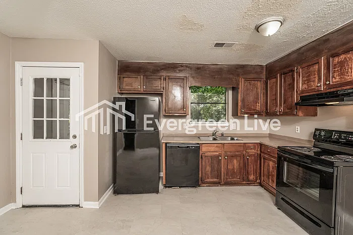 3 bed, 2.0 bath, 1168 sqft, $1,295 — Photo 3