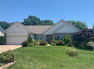 812 Rambling Pine Dr, Saint Charles, MO 63303