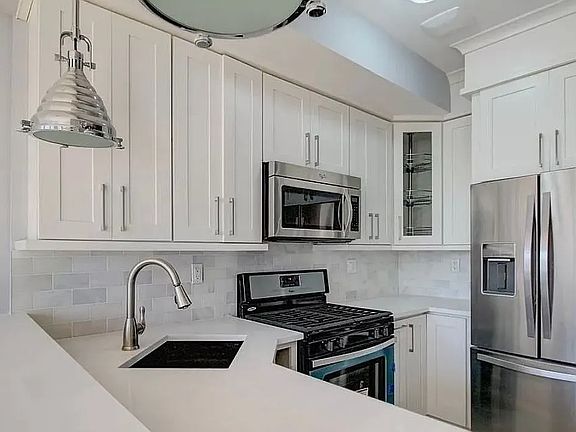 5th image of 67 Grove St #2A