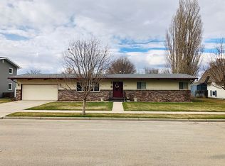 329 Rose Ln, Williston, ND 58801