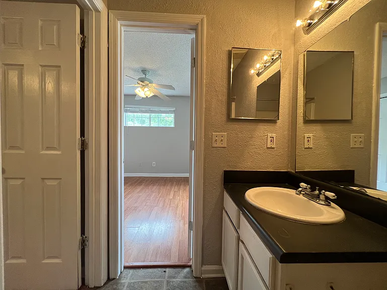 jack and jill bathroom