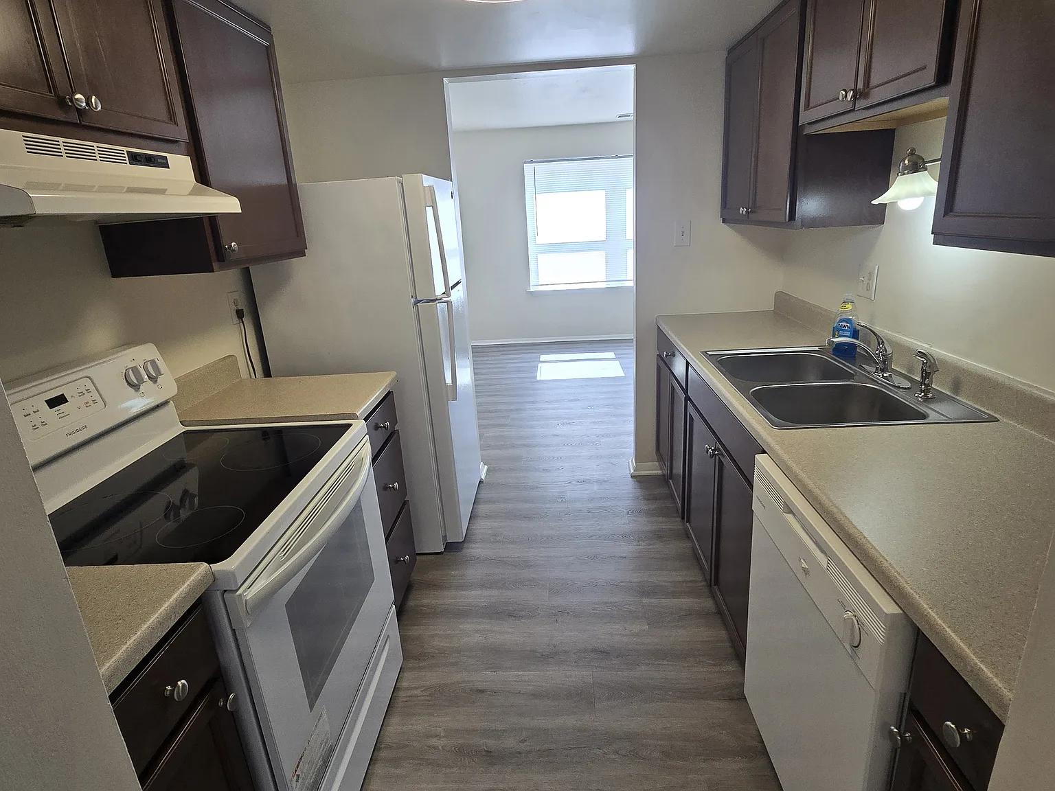 3 bed, 1.5 bath, 1216 sqft, $1,900 — Photo 3