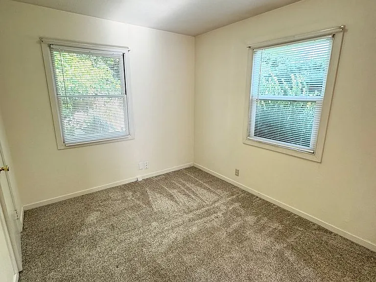 461 Walnut St — Photo 6