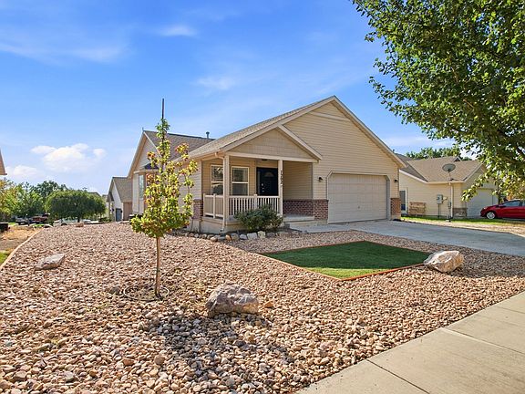 Beautiful, low maintenance. House looks manicured with just a little effort!