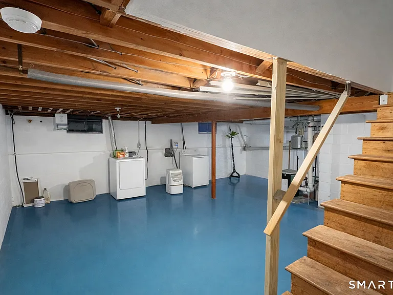 46 Myron Ave — Photo 3