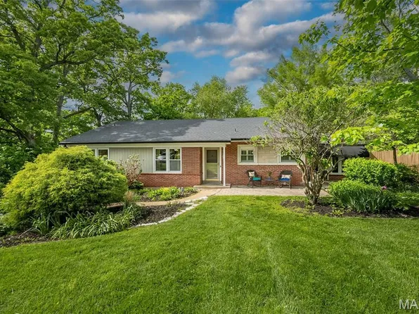 1889 N Signal Hills Dr, Saint Louis, MO 63122
