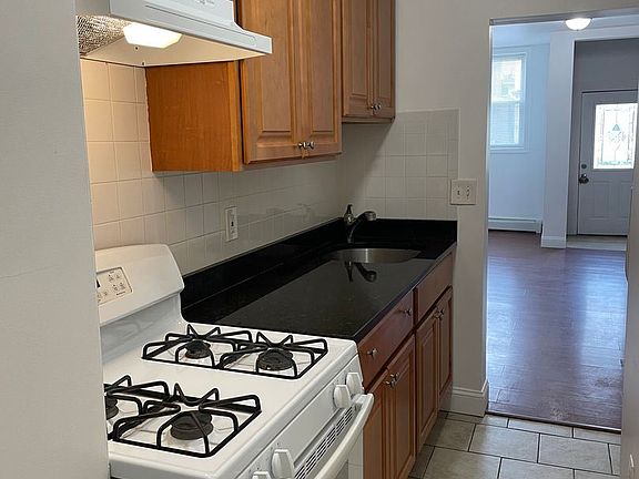 3rd image of 746 Broadway #9926777