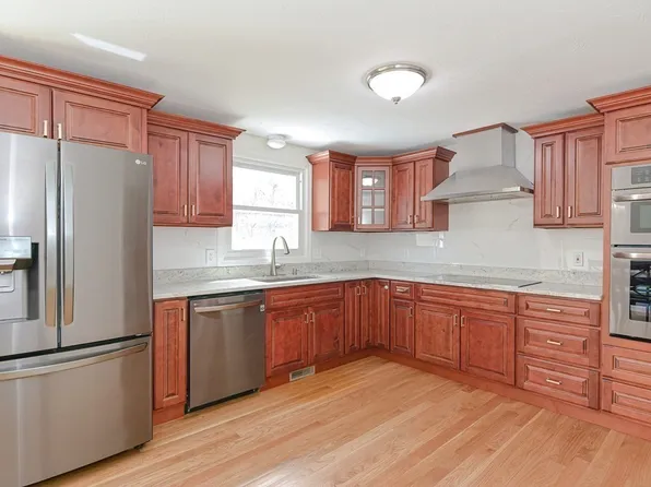 22 Quincy St, Holbrook, MA 02343