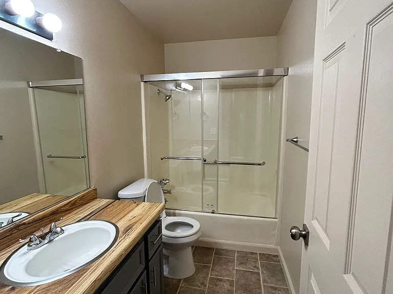 1424 Sylvan Ave — Photo 21