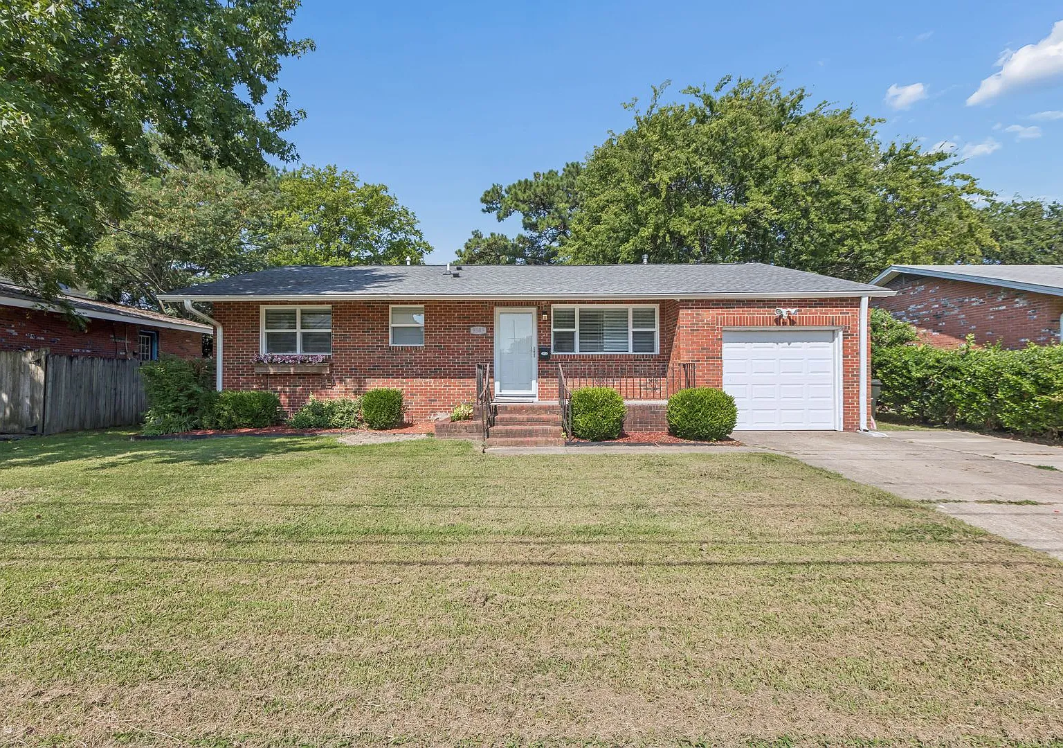 Move In Ready 3 Bedroom Ranch in Bayview! — Photo 1