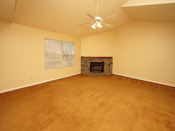 4th image of 2011 Coldspring Dr APT F