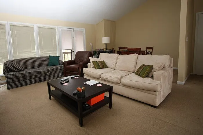 204 Oak Tree Dr — Photo 4