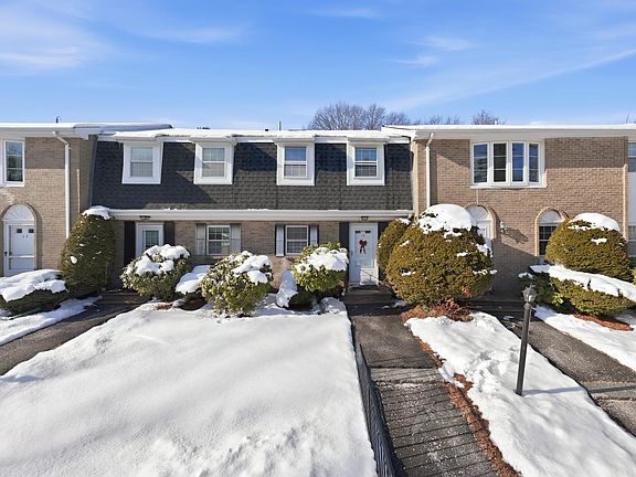 4th image of 15 Fieldstone Drive