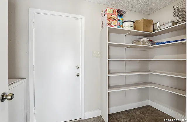 9918 Kelton Dr — Photo 7