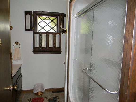 5th image of 2 E Martha Dr