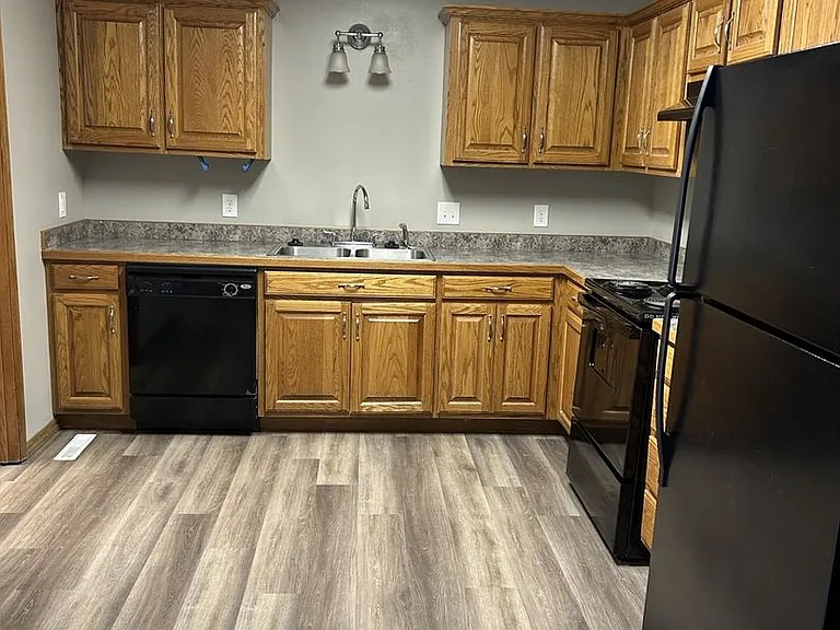 719 E Madison St — Photo 4