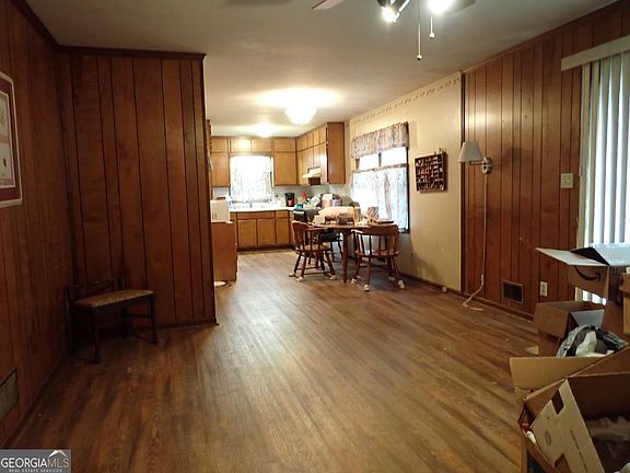 3rd image of 8295 Valley Stream Dr
