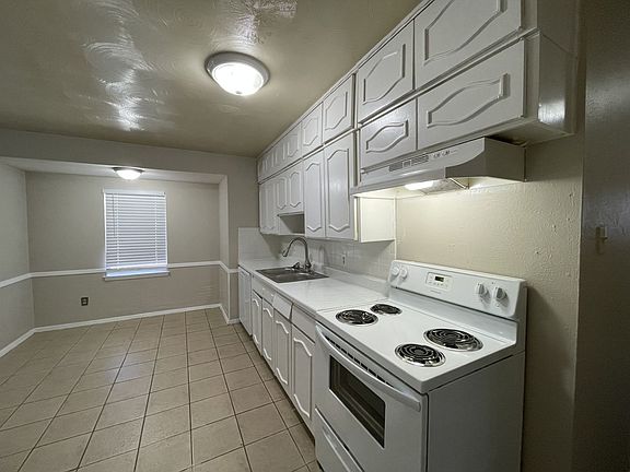4th image of 1107 Wildwood Dr
