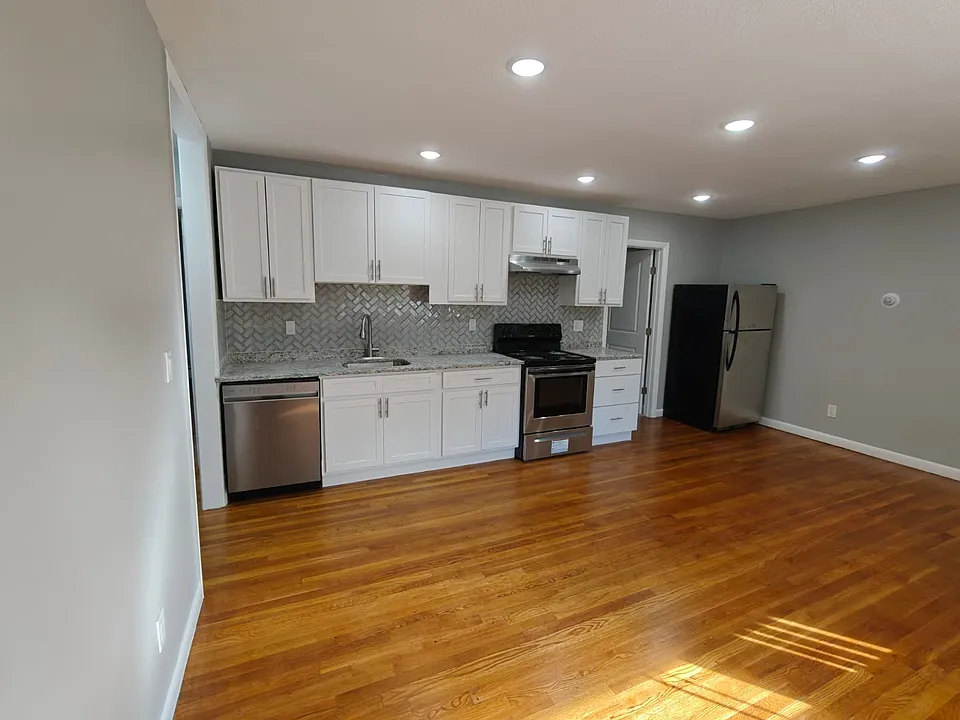 26 Racebrook Rd #26D