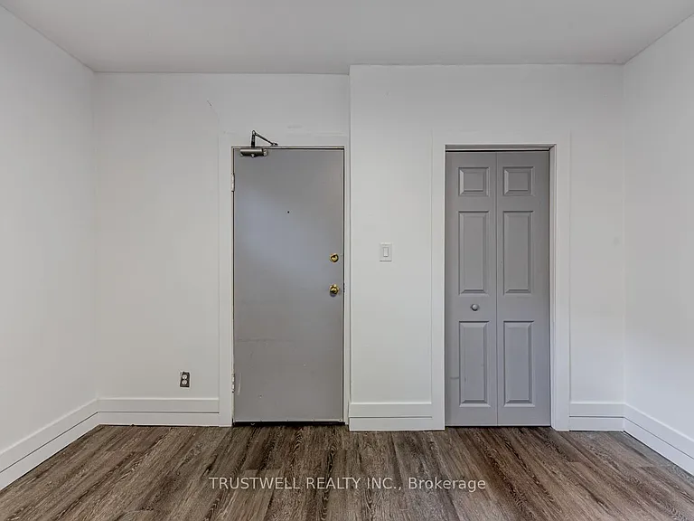 105 Mary St E #1 — Photo 2