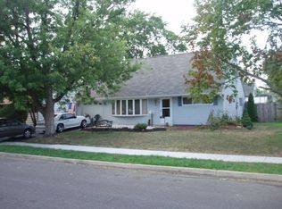 11 Indian Crk, Levittown, PA 19057