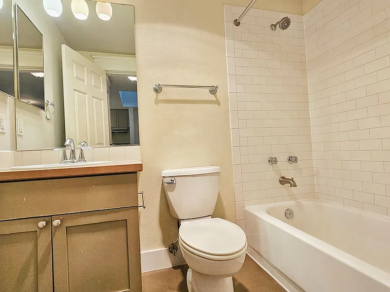 1419 Boylston Ave — Photo 8