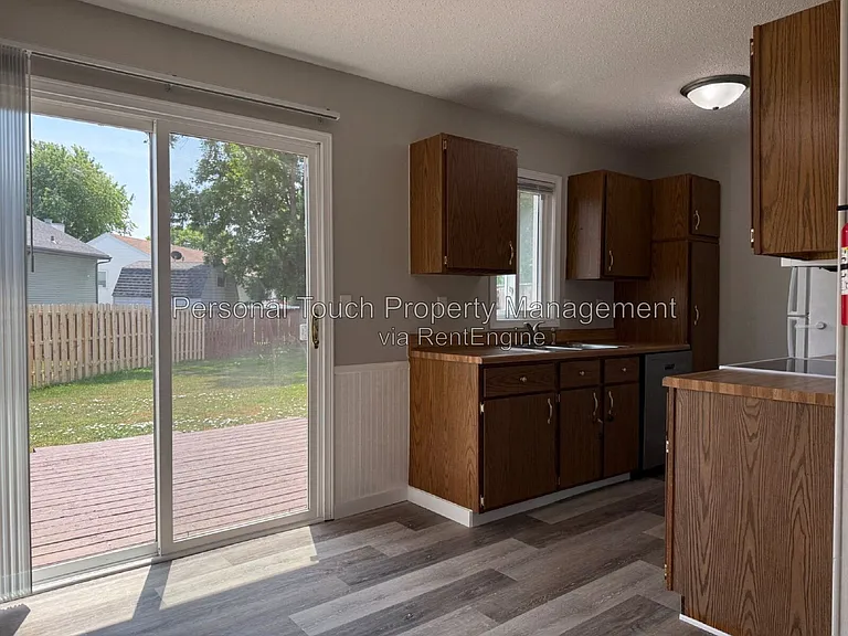 2143 2nd Ave E — Photo 10