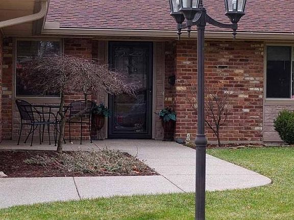 3rd image of 5611 Oakshire Pl
