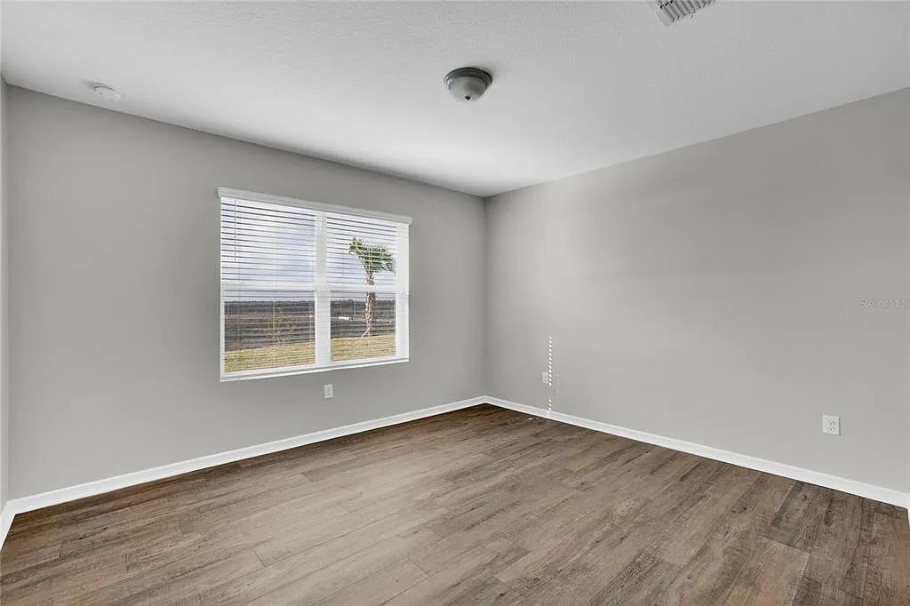 3 bed, 2.0 bath, 1256 sqft, $2,300 — Photo 4