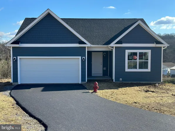 22 Andrew Ct, Berkeley Springs, WV 25411