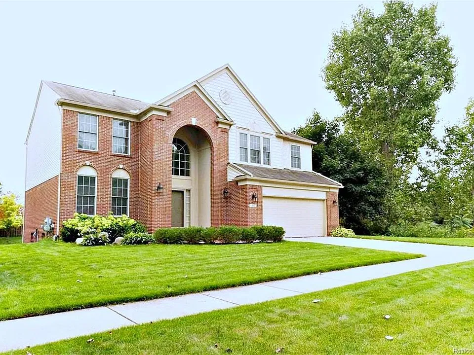 572 Bedlington Dr