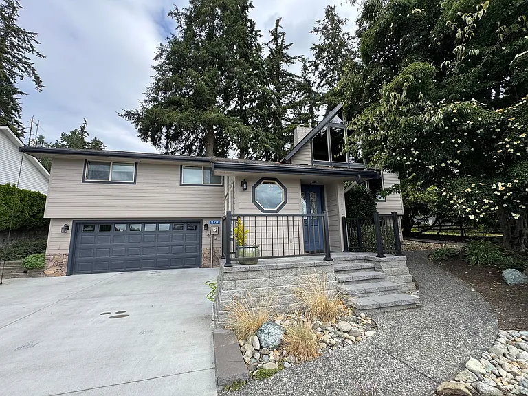 16459 Fairway Dr — Photo 2