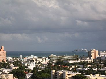 4th image of 1000 West Ave Penthouse 3