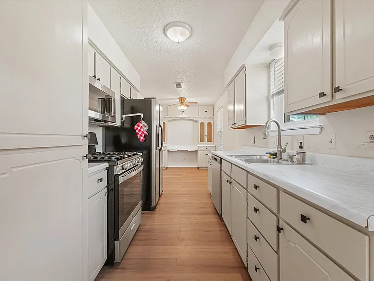 3229 Oak Timber Dr — Photo 4