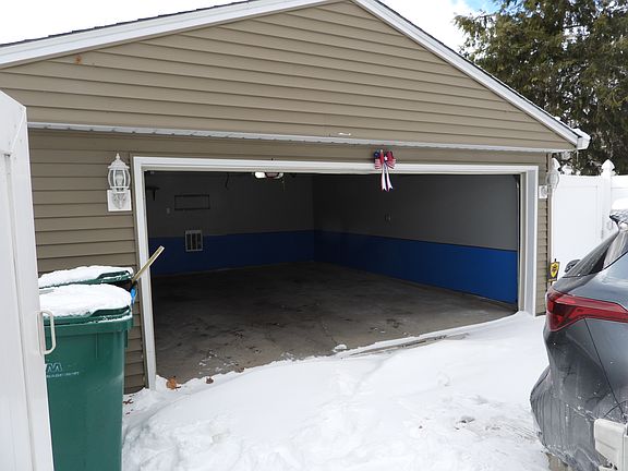 2 1/2 car heated detached garage
