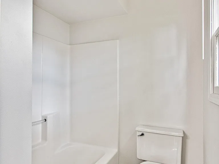 2215 Leonard St NE — Photo 10