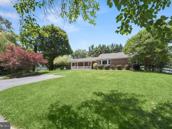 7416 Centre St, Sykesville, MD 21784
