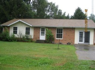 2 W Maple St, Ashmore, IL 61912