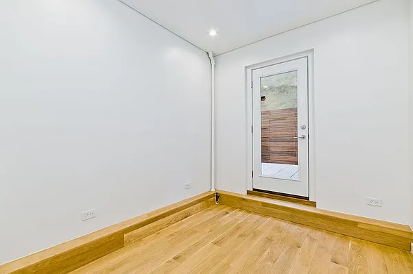 Rented by Veracity NYC LLC | media 161