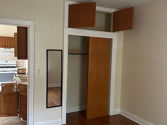 3rd image of 949 E 211th St APT 2
