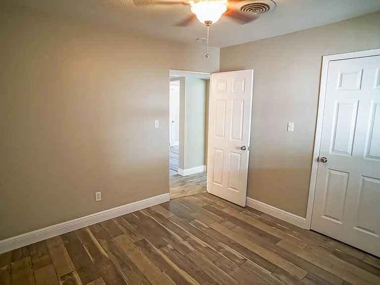 1881 Windsor Dr — Photo 23