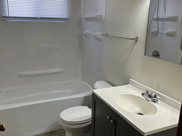 1287 Shawano Avenue Apartments — Photo 9