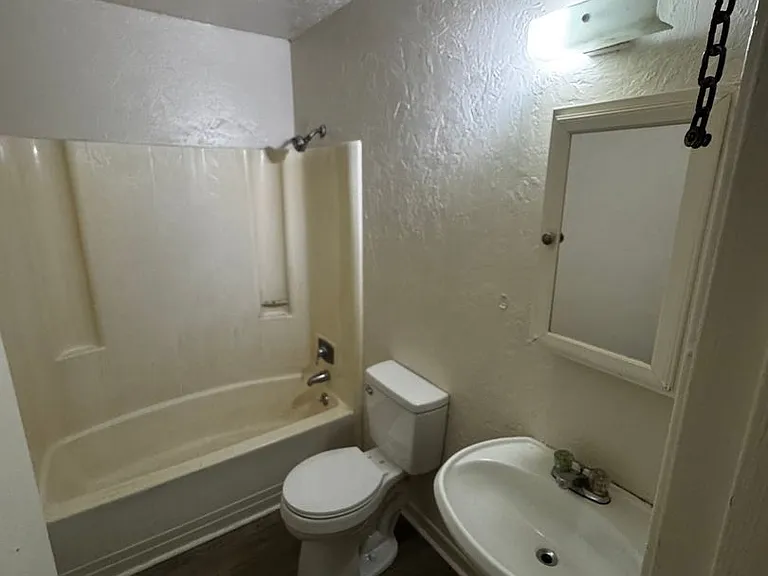 6016 Leo Dr — Photo 9