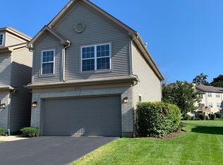 2707 Cobblestone Dr #END, Crystal Lake, IL 60012