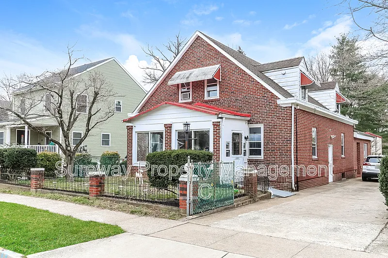 2 bed, 1.0 bath, $2,000 — Photo 2