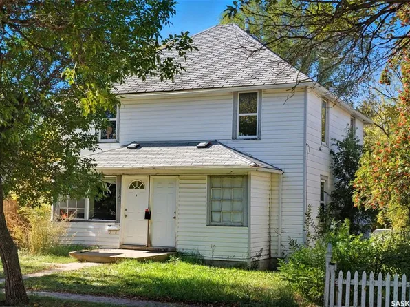 1121 108th STREET, North Battleford, SK S9A 2B1